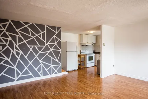 8 Grand Rapids Sq, Brampton, ON L6S 2H9