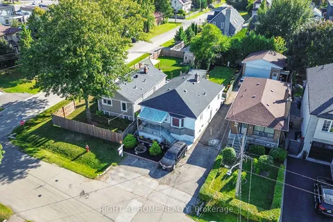 1038 Eastmount Ave, Mississauga, ON L5E 1Z3
