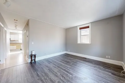1038 Eastmount Ave, Mississauga, ON L5E 1Z3