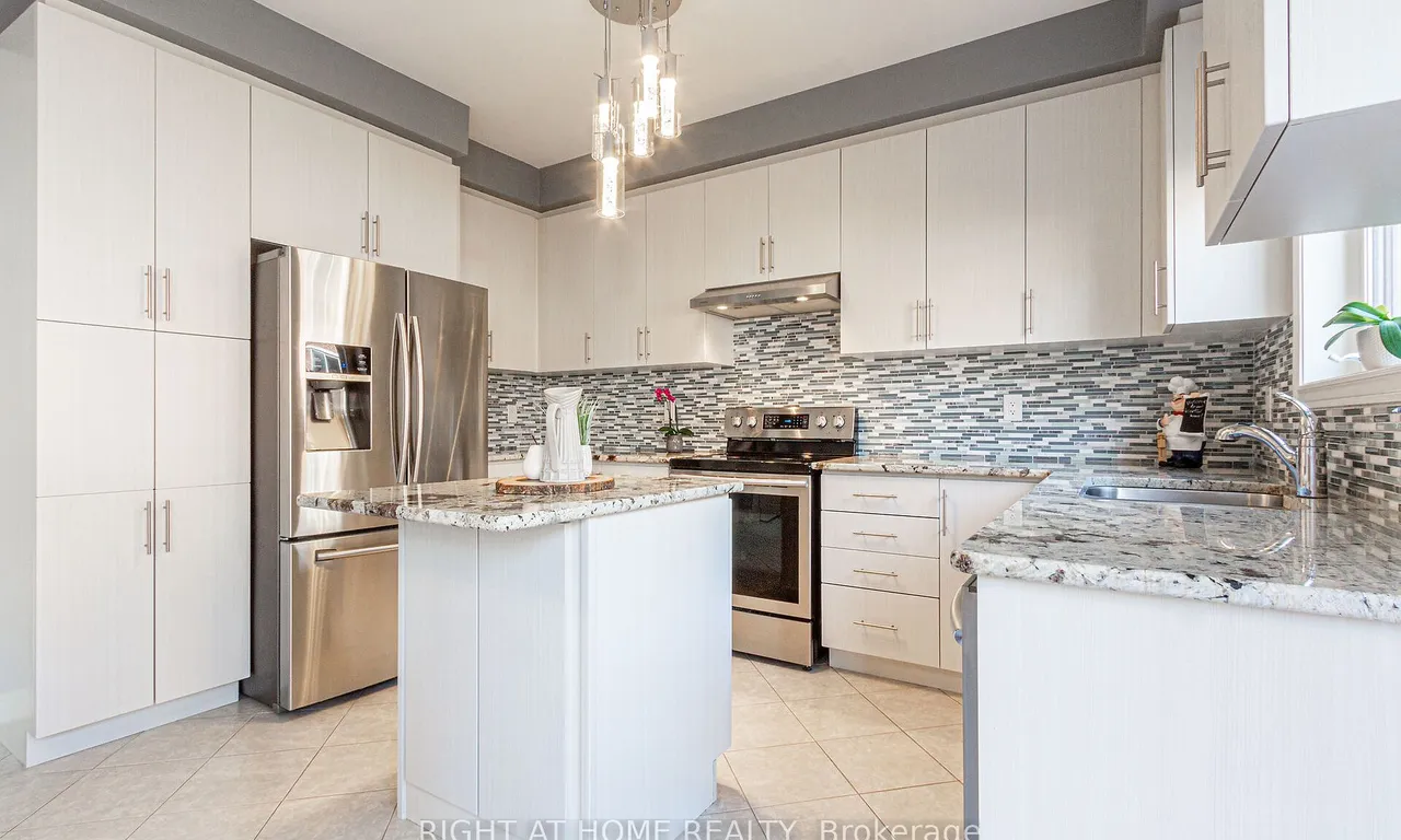 557 Settlers Rd, Oakville, ON L6M 1N7
