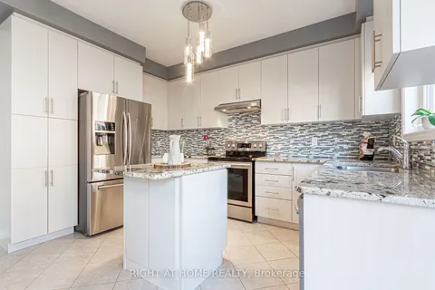 557 Settlers Rd, Oakville, ON L6M 1N7