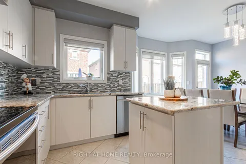 557 Settlers Rd, Oakville, ON L6M 1N7