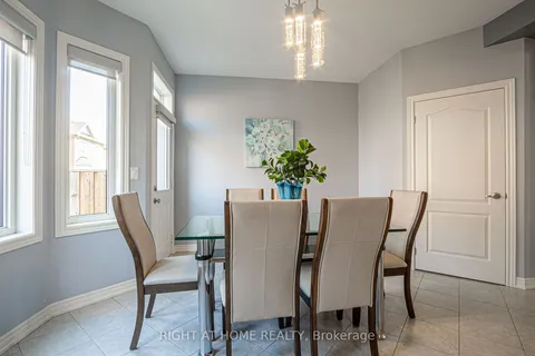 557 Settlers Rd, Oakville, ON L6M 1N7