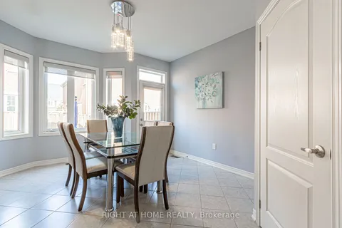 557 Settlers Rd, Oakville, ON L6M 1N7
