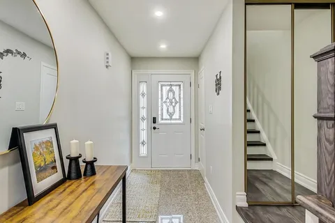 8 Markburn Crt, Toronto, ON M9C 4Z1