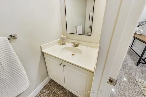 8 Markburn Crt, Toronto, ON M9C 4Z1