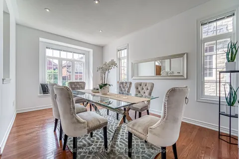 5499 Freshwater Dr, Mississauga, ON L5M 0K7