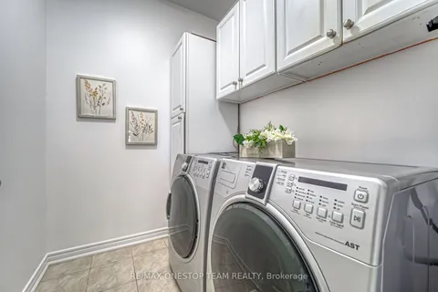 5499 Freshwater Dr, Mississauga, ON L5M 0K7
