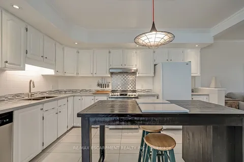 2344 Woodward Ave, Burlington, ON L7R 1T9