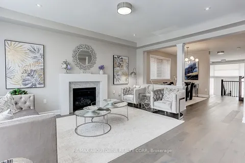 292 Harold Dent Tr, Oakville, ON L6M 1S1