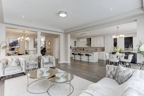 292 Harold Dent Tr, Oakville, ON L6M 1S1
