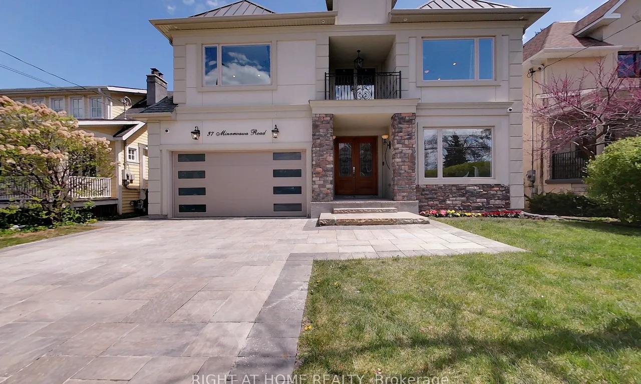37 Minnewawa Rd, Mississauga, ON L5G 1C4