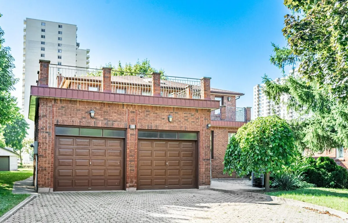51 Kingsview Blvd, Toronto, ON M9R 1T7