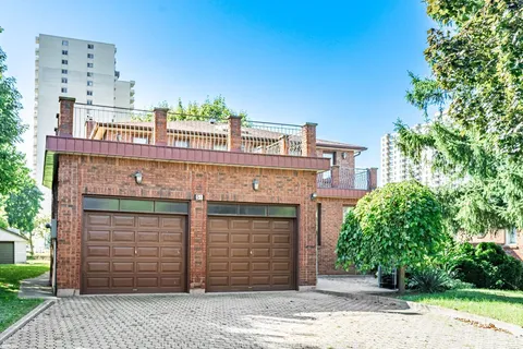 51 Kingsview Blvd, Toronto, ON M9R 1T7