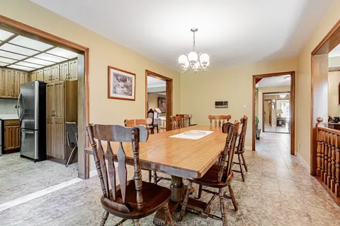 51 Kingsview Blvd, Toronto, ON M9R 1T7