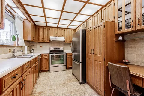 51 Kingsview Blvd, Toronto, ON M9R 1T7