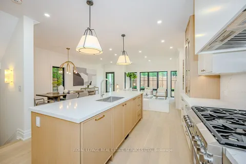 152 Chisholm St, Oakville, ON L6K 3J4