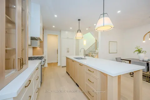 152 Chisholm St, Oakville, ON L6K 3J4