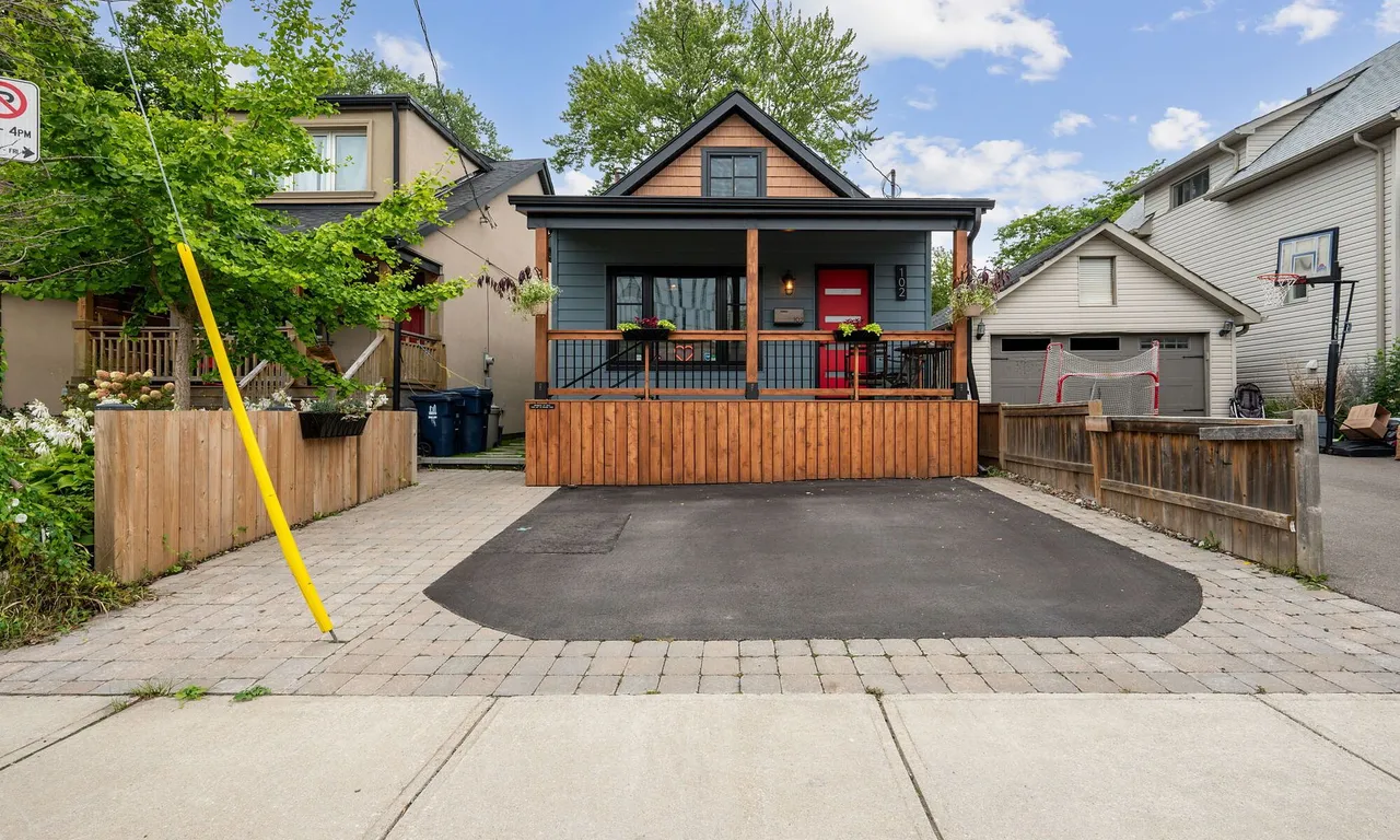 102 Twenty Third St, Toronto, ON M8V 3N2