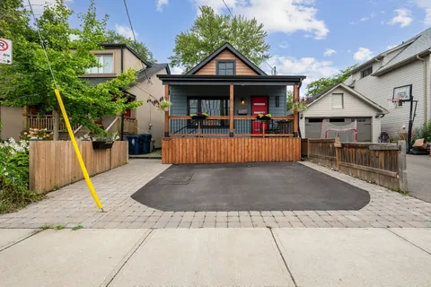 102 Twenty Third St, Toronto, ON M8V 3N2