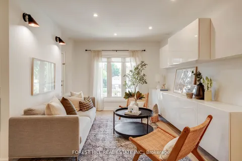 82 Bowie Ave, Toronto, ON M6E 2P5