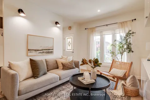 82 Bowie Ave, Toronto, ON M6E 2P5