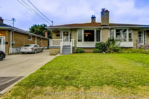 162 Lindylou Rd, Toronto, ON M9M 2B7