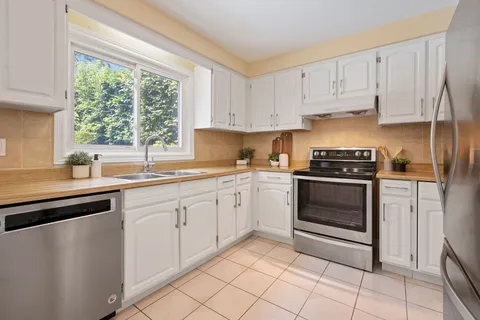 3569 Belvedere Cres, Mississauga, ON L5L 3B3