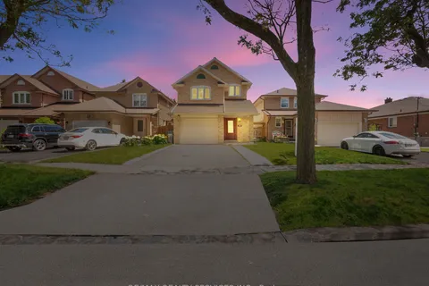 15 Garden Ave, Brampton, ON L6X 1M4