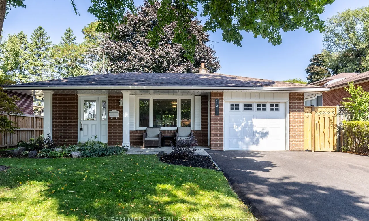2211 Corsair Rd, Mississauga, ON L5A 2L7