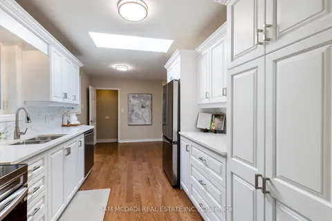 2211 Corsair Rd, Mississauga, ON L5A 2L7