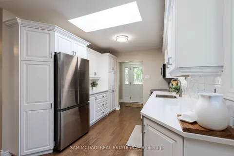 2211 Corsair Rd, Mississauga, ON L5A 2L7