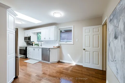 2211 Corsair Rd, Mississauga, ON L5A 2L7