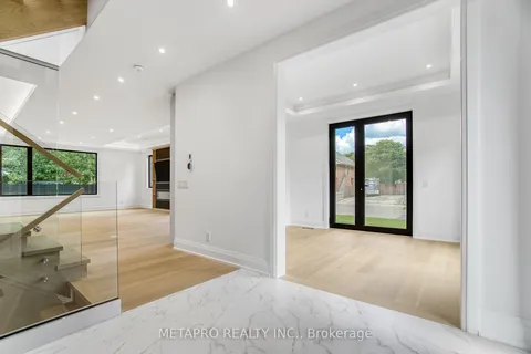 2345 Belyea St, Oakville, ON L6L 1N8