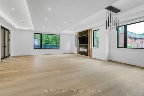 2345 Belyea St, Oakville, ON L6L 1N8