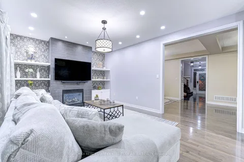 17 Junetown Circ, Brampton, ON L6X 0X7