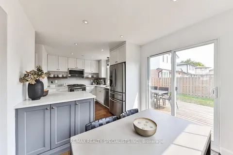 3072 FLANAGAN Crt, Burlington, ON L7M 2L9