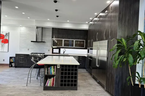 662 Byngmount Ave, Mississauga, ON L5G 1R4