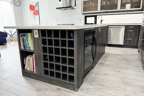 662 Byngmount Ave, Mississauga, ON L5G 1R4