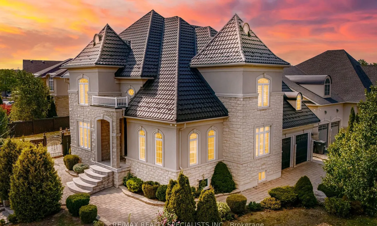 2 Belleville Dr, Brampton, ON L6P 1V7