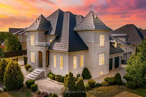 2 Belleville Dr, Brampton, ON L6P 1V7