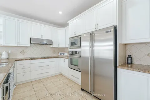 2 Belleville Dr, Brampton, ON L6P 1V7