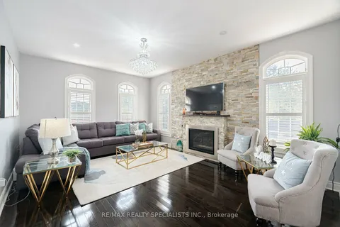 2 Belleville Dr, Brampton, ON L6P 1V7