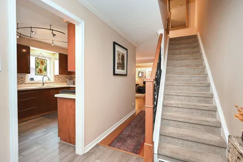 7214 Ridgeland Cres, Mississauga, ON L5N 1Y9