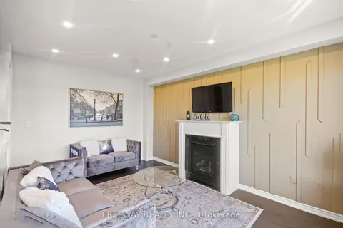 8 Wainwright Dr, Brampton, ON L7A 4Y6