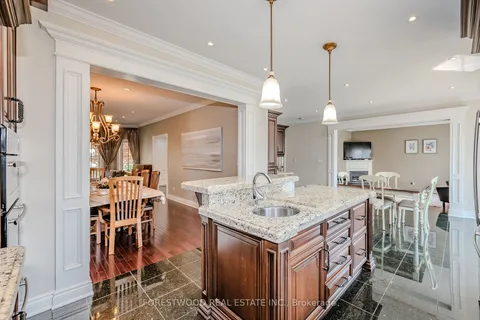 4324 Hickory Dr, Mississauga, ON L4W 1L2