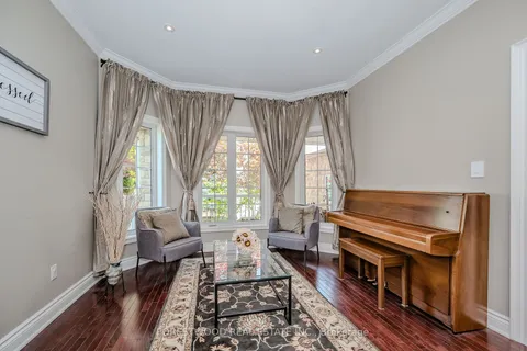 4324 Hickory Dr, Mississauga, ON L4W 1L2