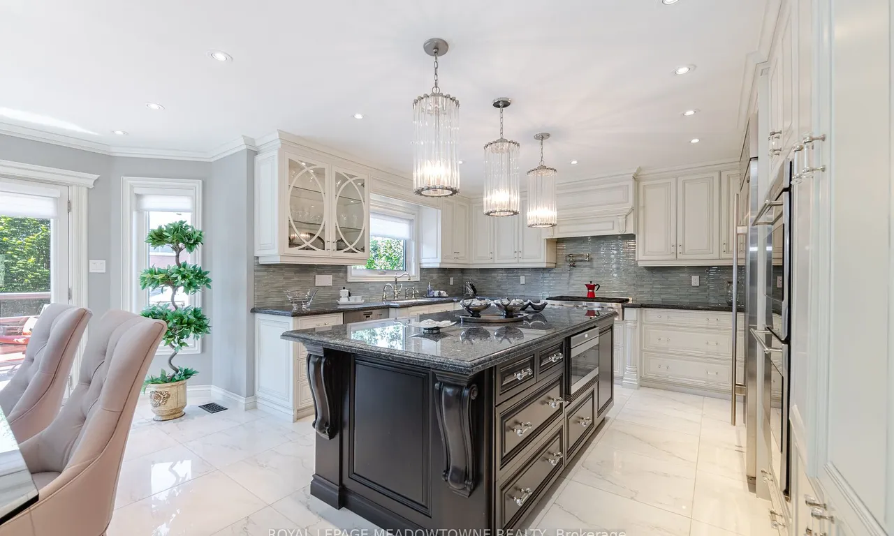 6276 Donway Dr, Mississauga, ON L5V 1J6