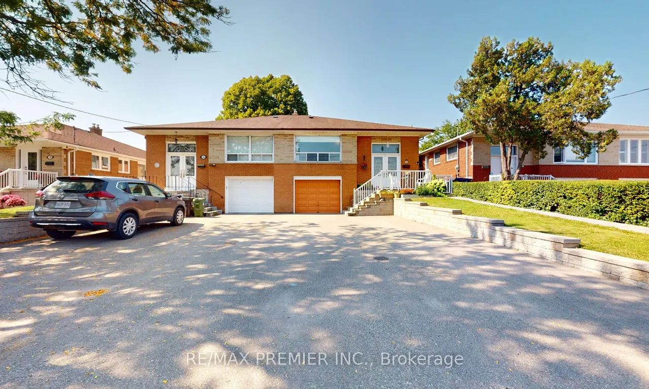 34 Charrington Cres, Toronto, ON M3L 2C4