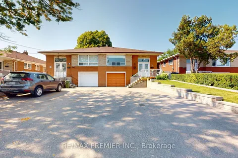 34 Charrington Cres, Toronto, ON M3L 2C4